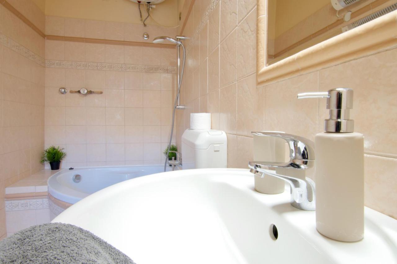 Standard Apartment By Hi5 - Nyugati Square Budapest Extérieur photo
